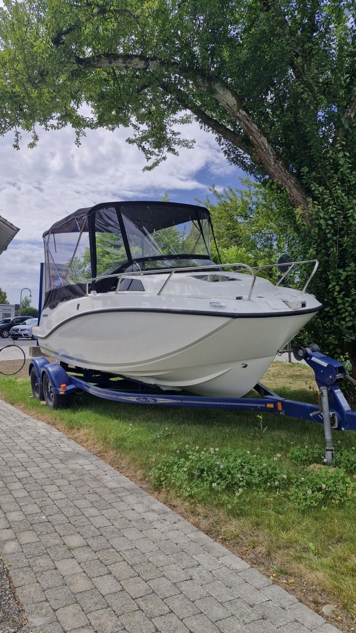 Quicksilver 555 Cabin