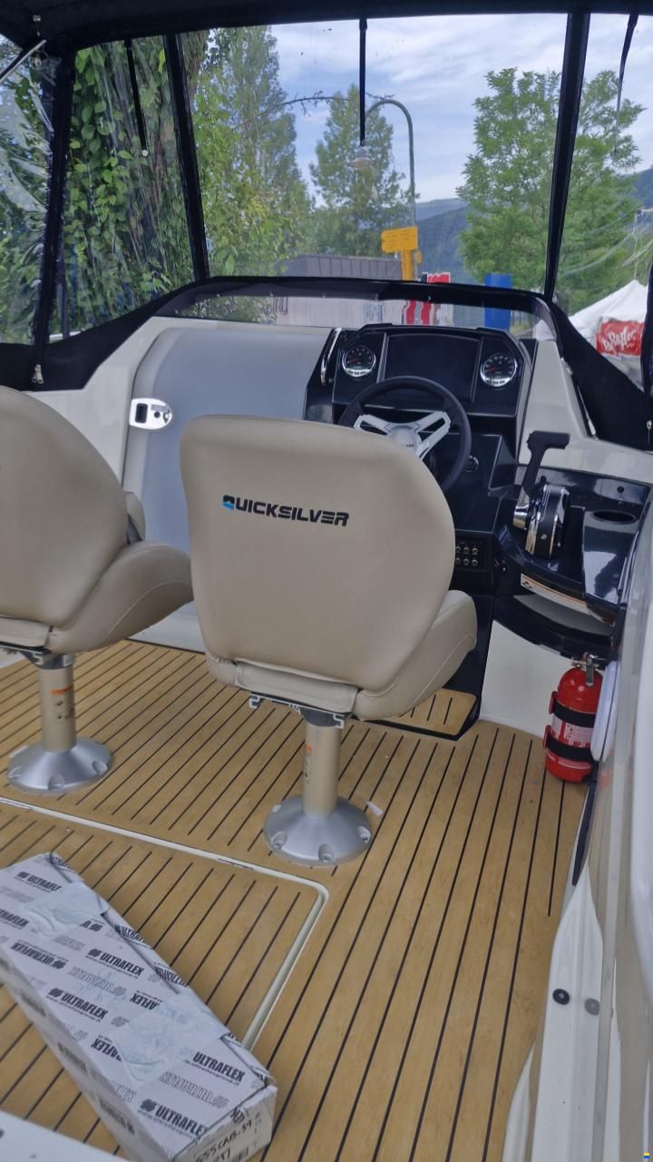 Quicksilver 555 Cabin