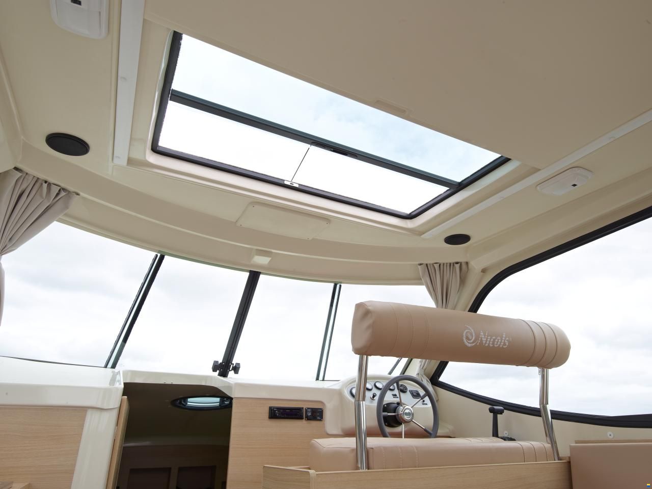 Nicols Yacht Sedan Primo