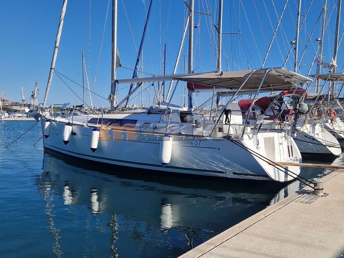 Beneteau Oceanis 37
