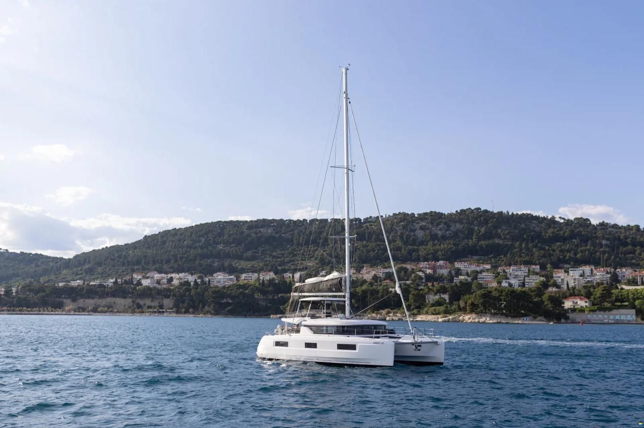 Lagoon 46/ AC/Watermaker