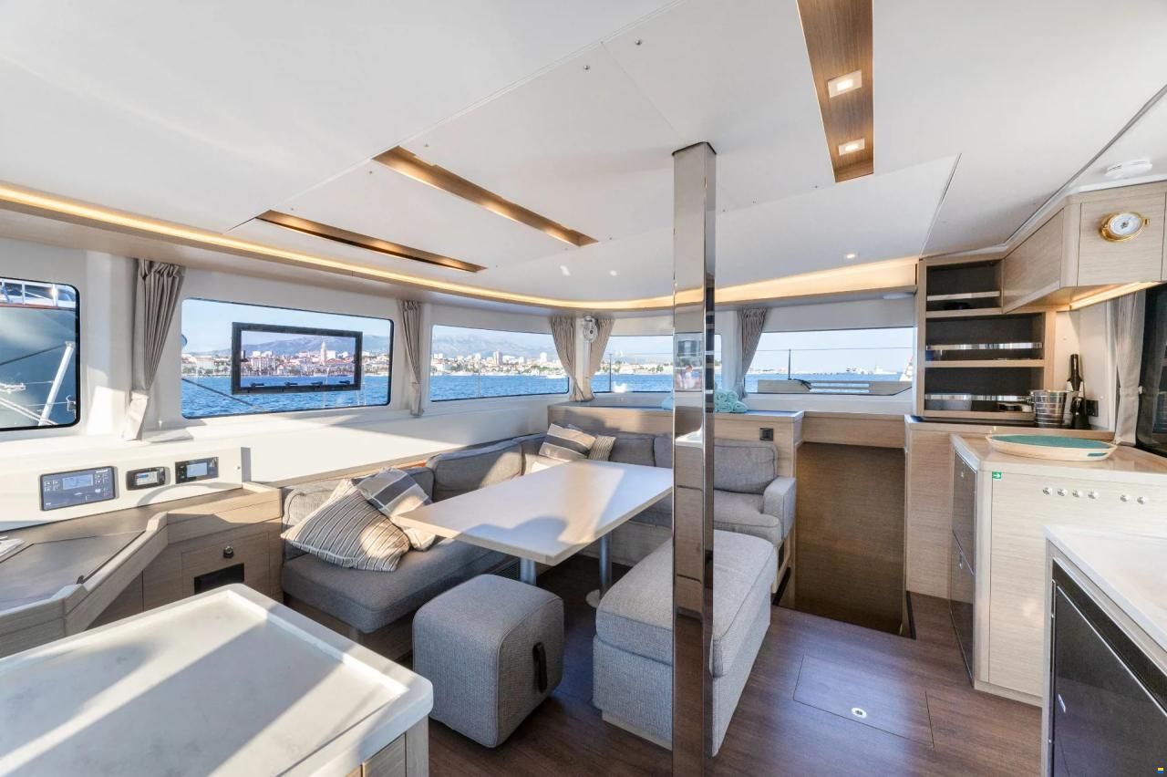 Lagoon 46/ AC/Watermaker