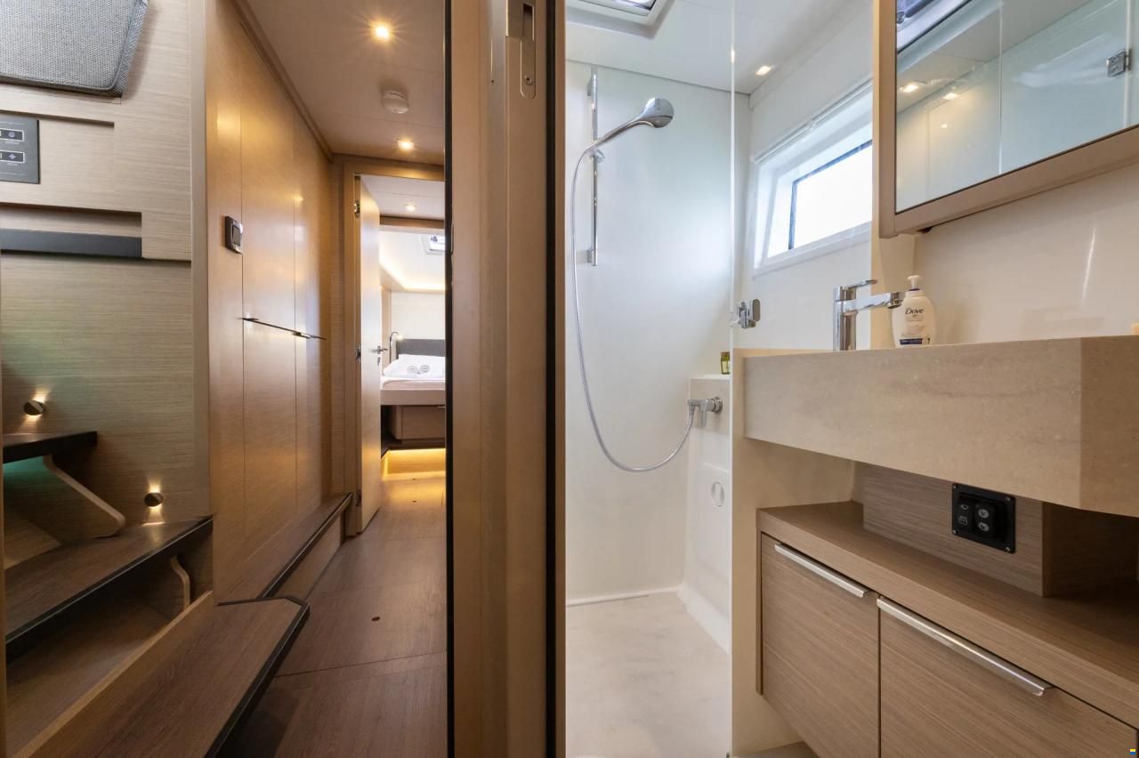 Lagoon 46/ AC/Watermaker