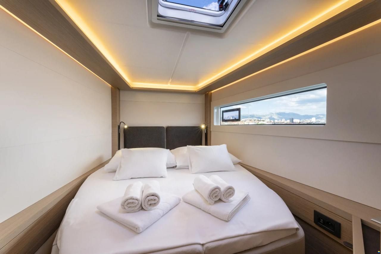Lagoon 46/ AC/Watermaker