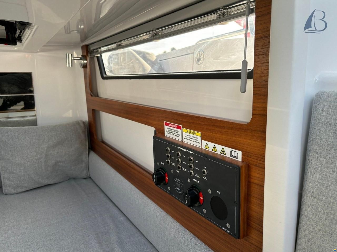 Axopar 28 Cabin MK2
