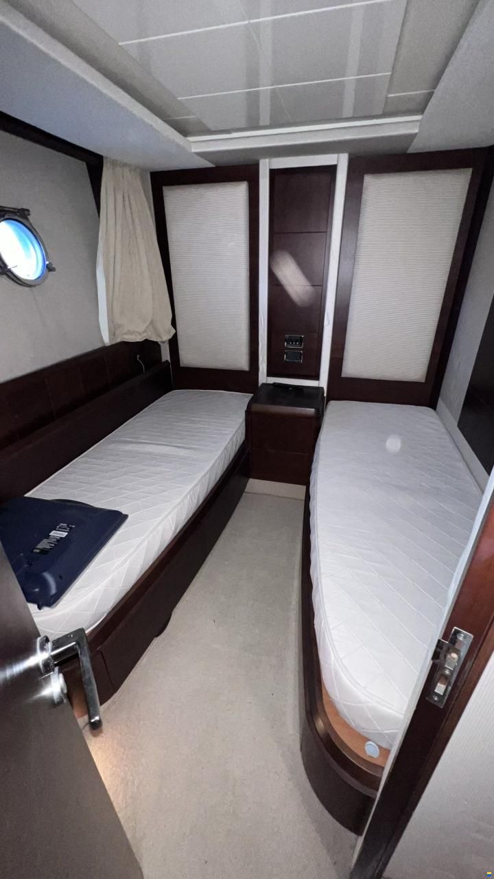 Azimut 75 FLY - 4 KABINEN - 2005