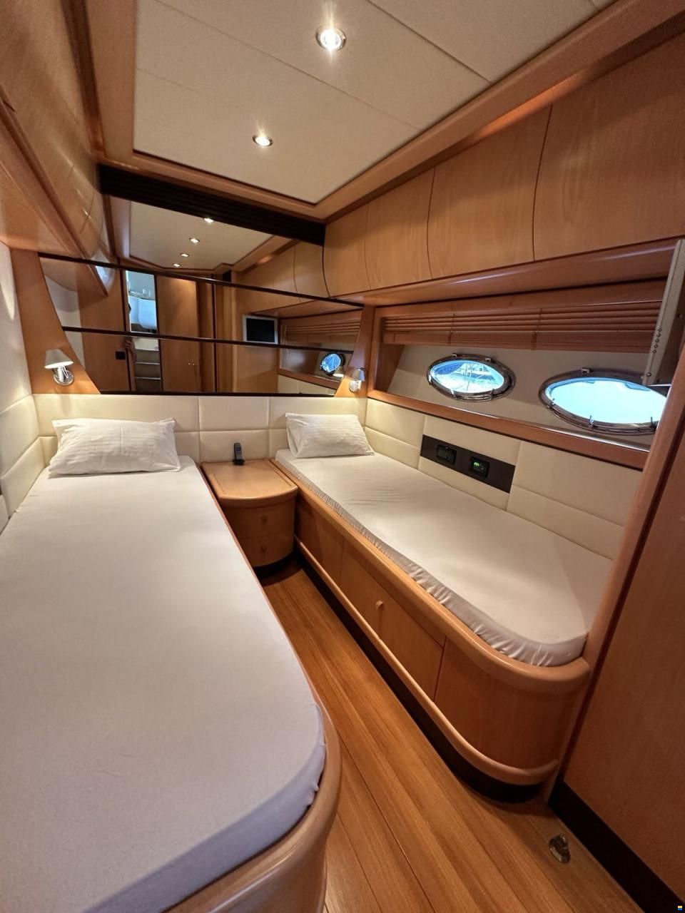 Pershing 76