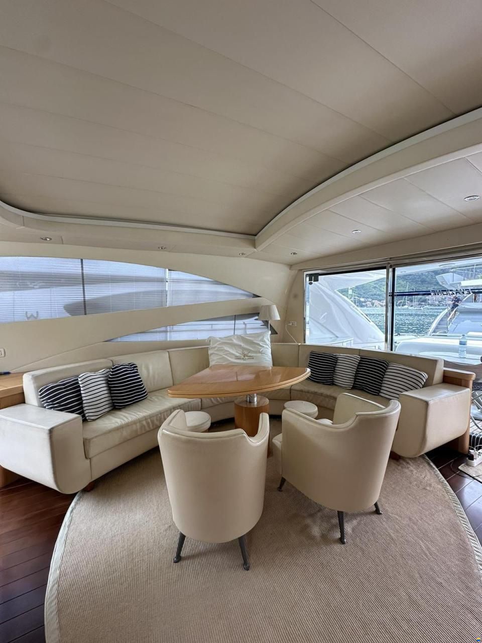 Pershing 76