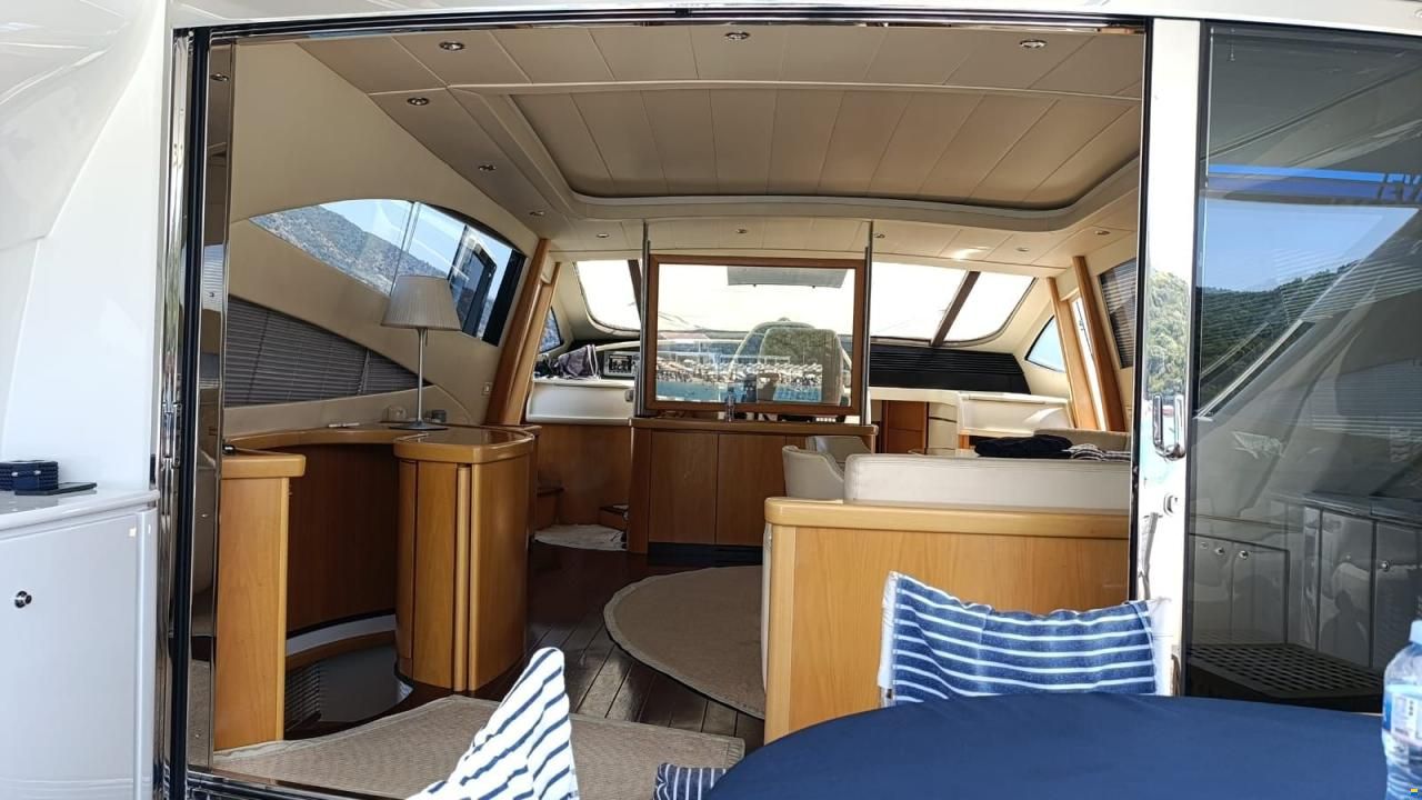 Pershing 76