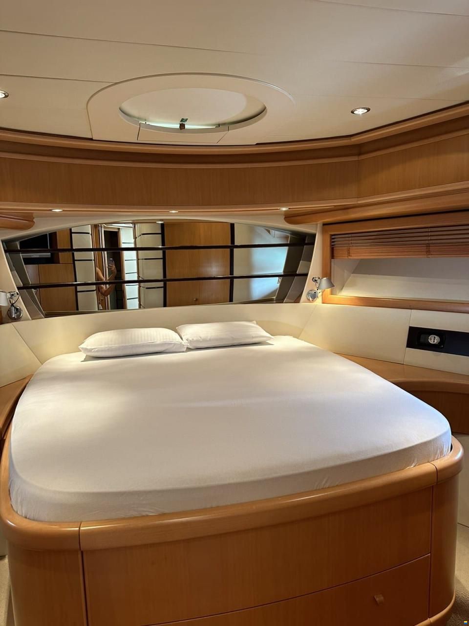 Pershing 76