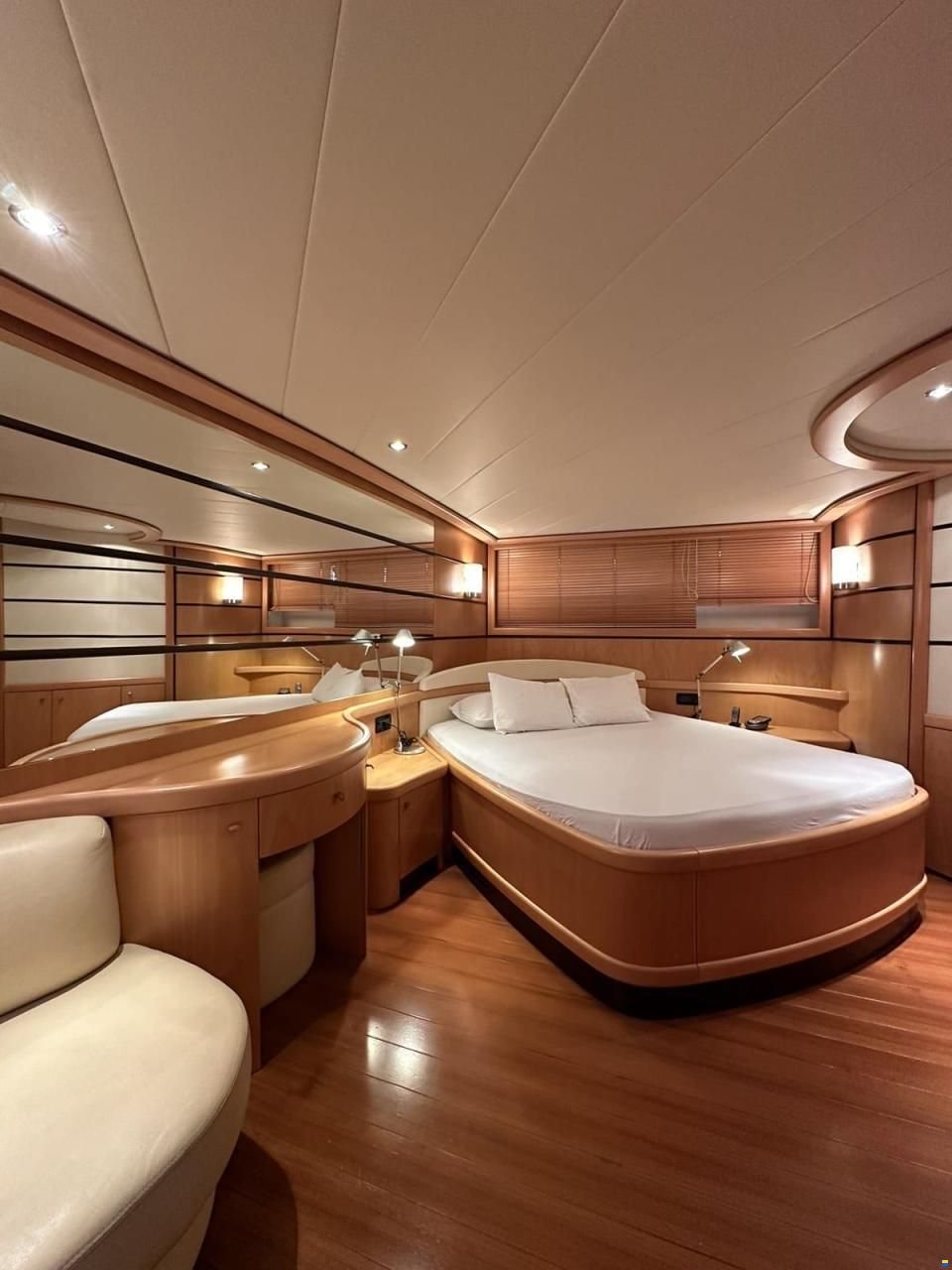 Pershing 76