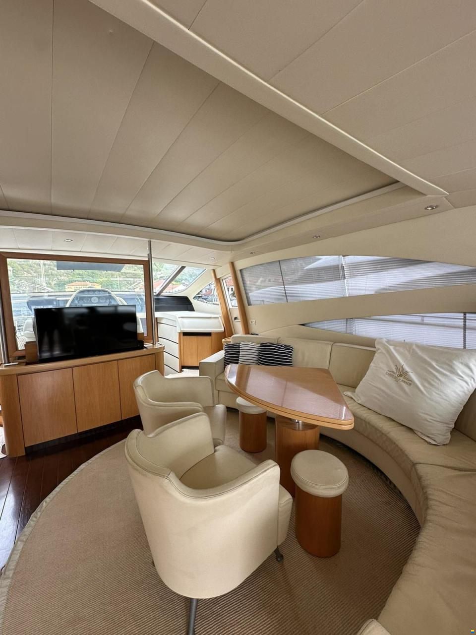 Pershing 76