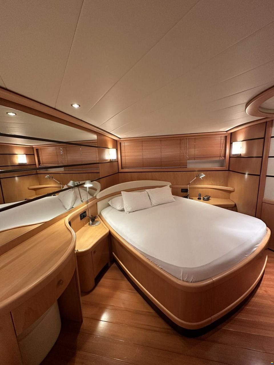 Pershing 76