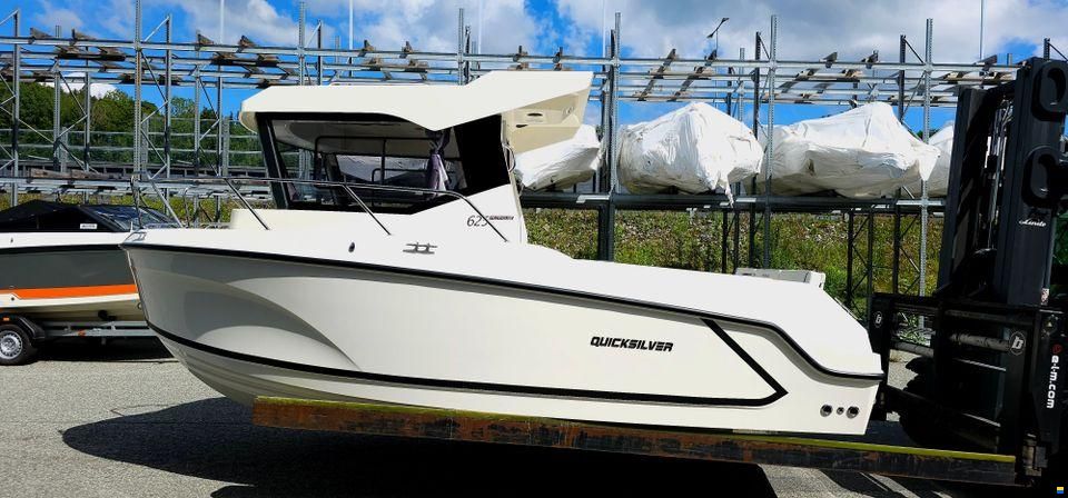 Quicksilver 625 Pilothouse