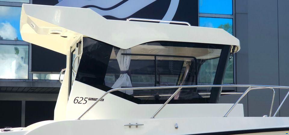 Quicksilver 625 Pilothouse