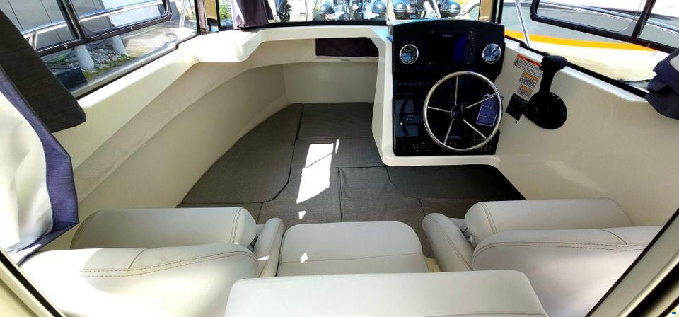 Quicksilver 625 Pilothouse