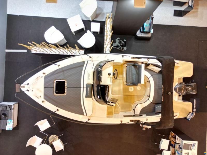 Eolo 6.4 EL Cabin