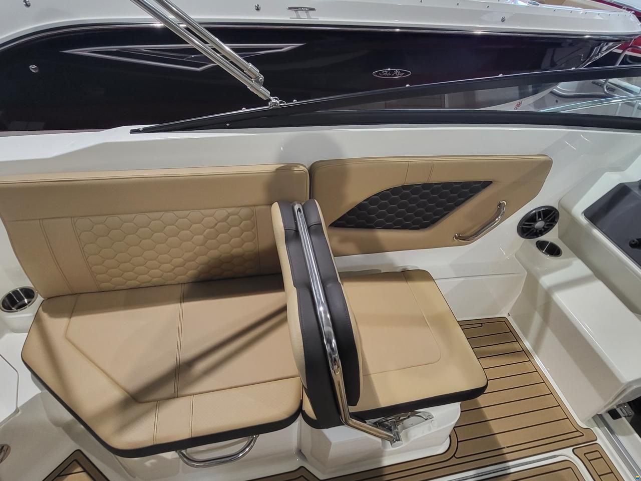 Sea Ray 230 SSE