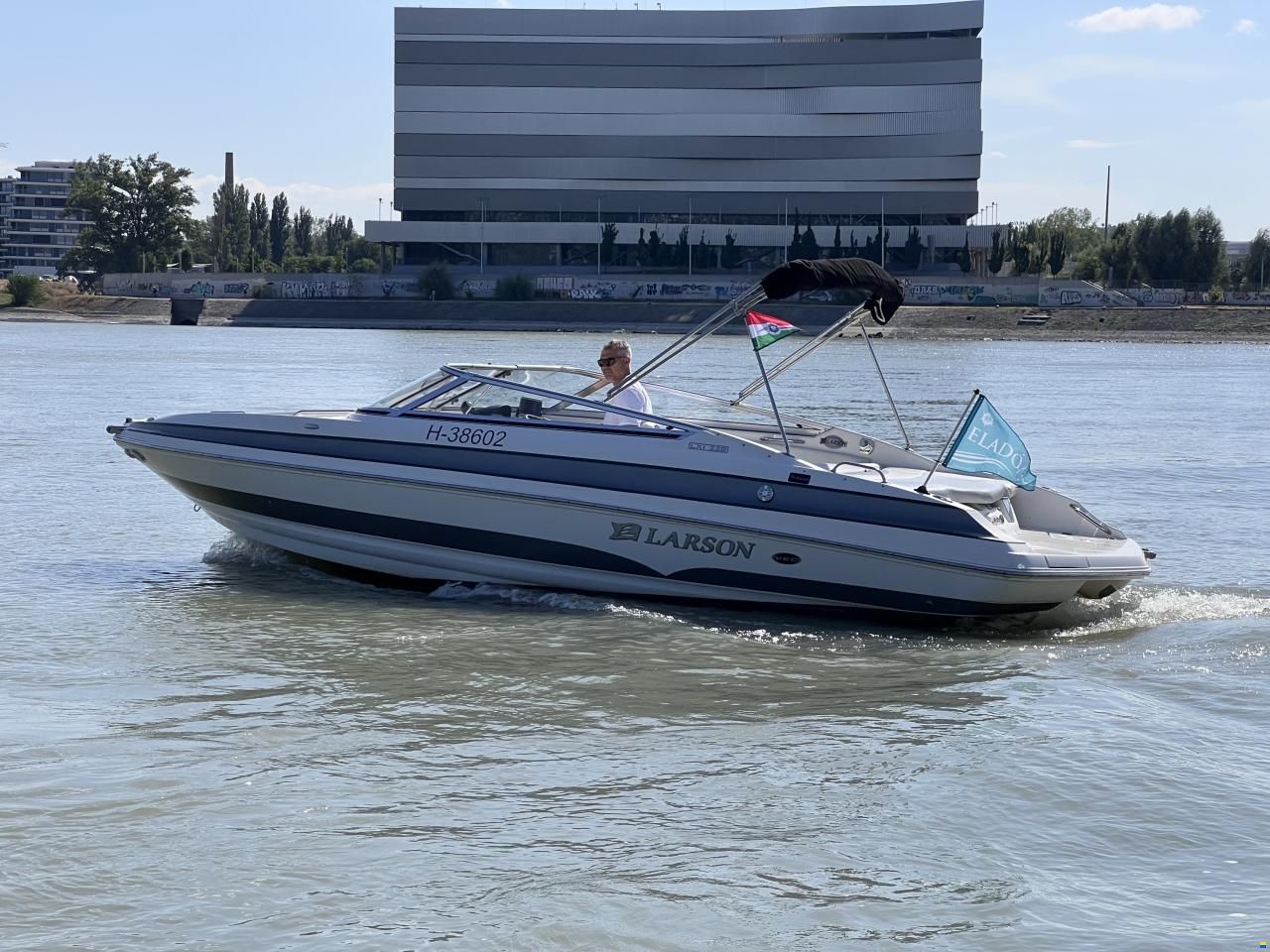 Larson 228 LXI