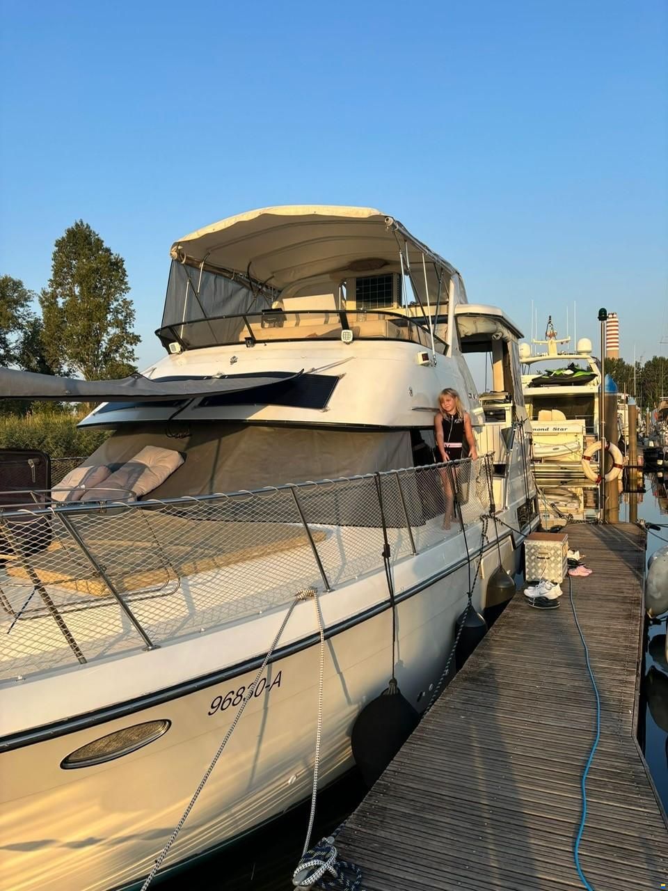 Carver 3307 After Cabin