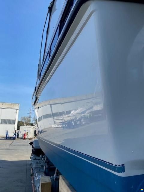 Carver 3307 After Cabin