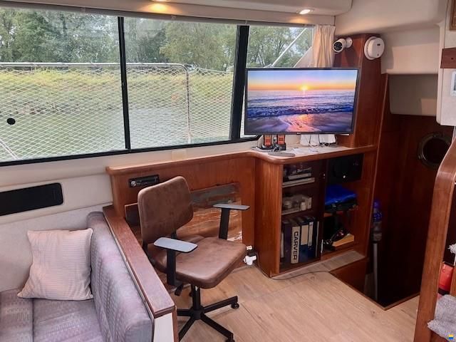 Carver 3307 After Cabin