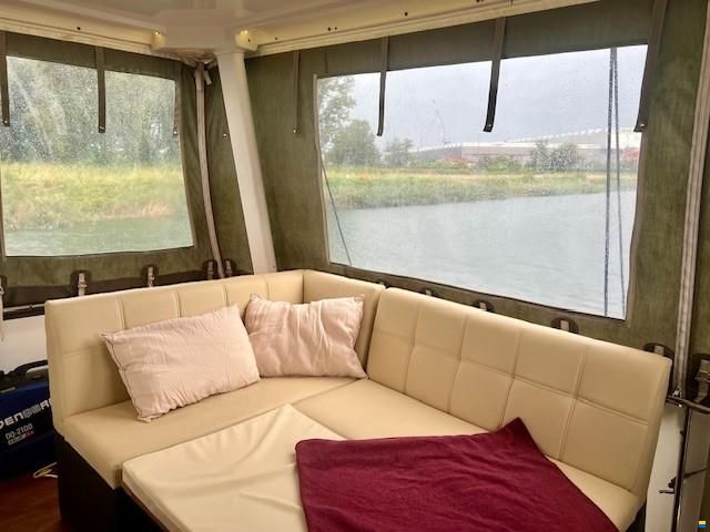Carver 3307 After Cabin