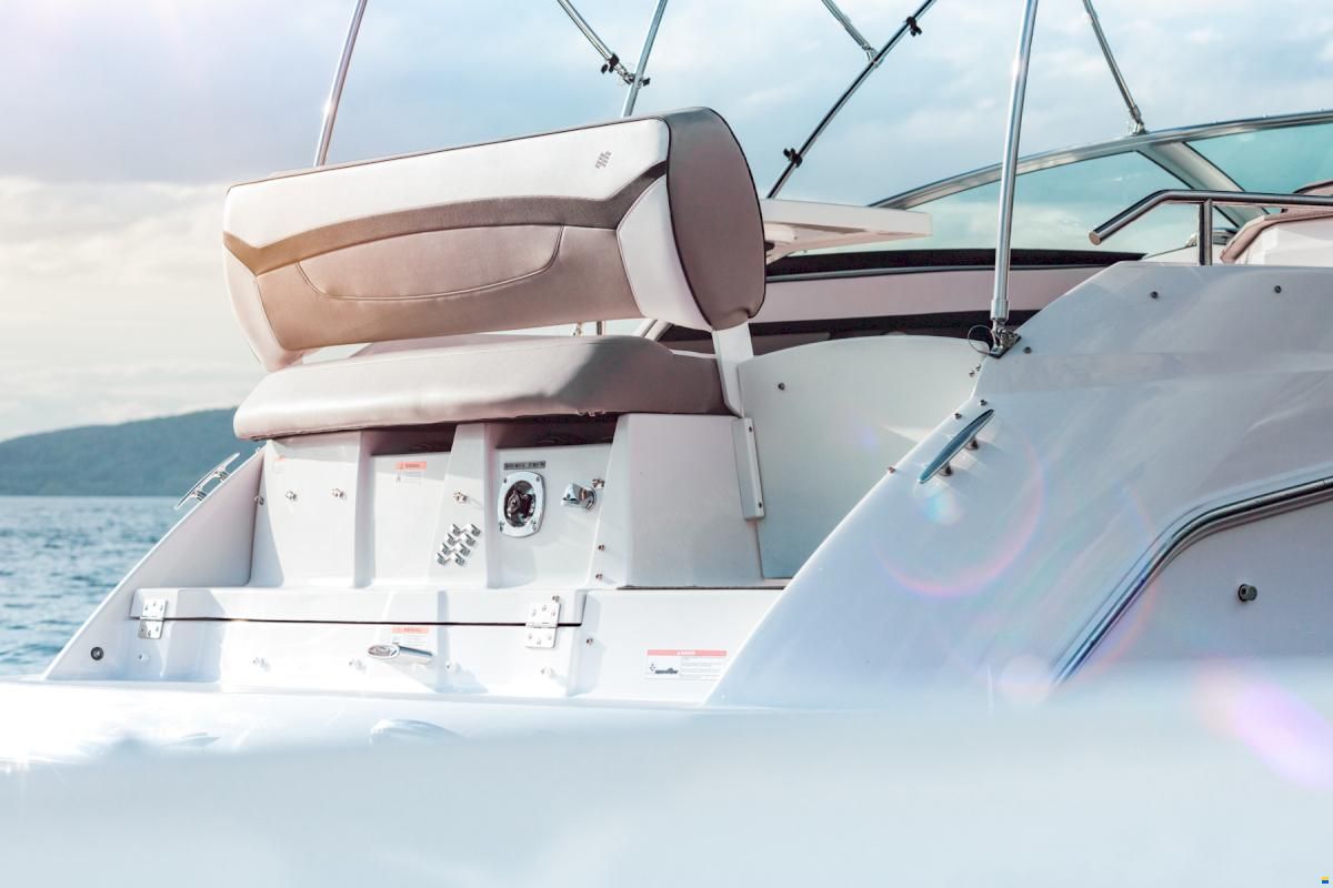 Four Winns V255