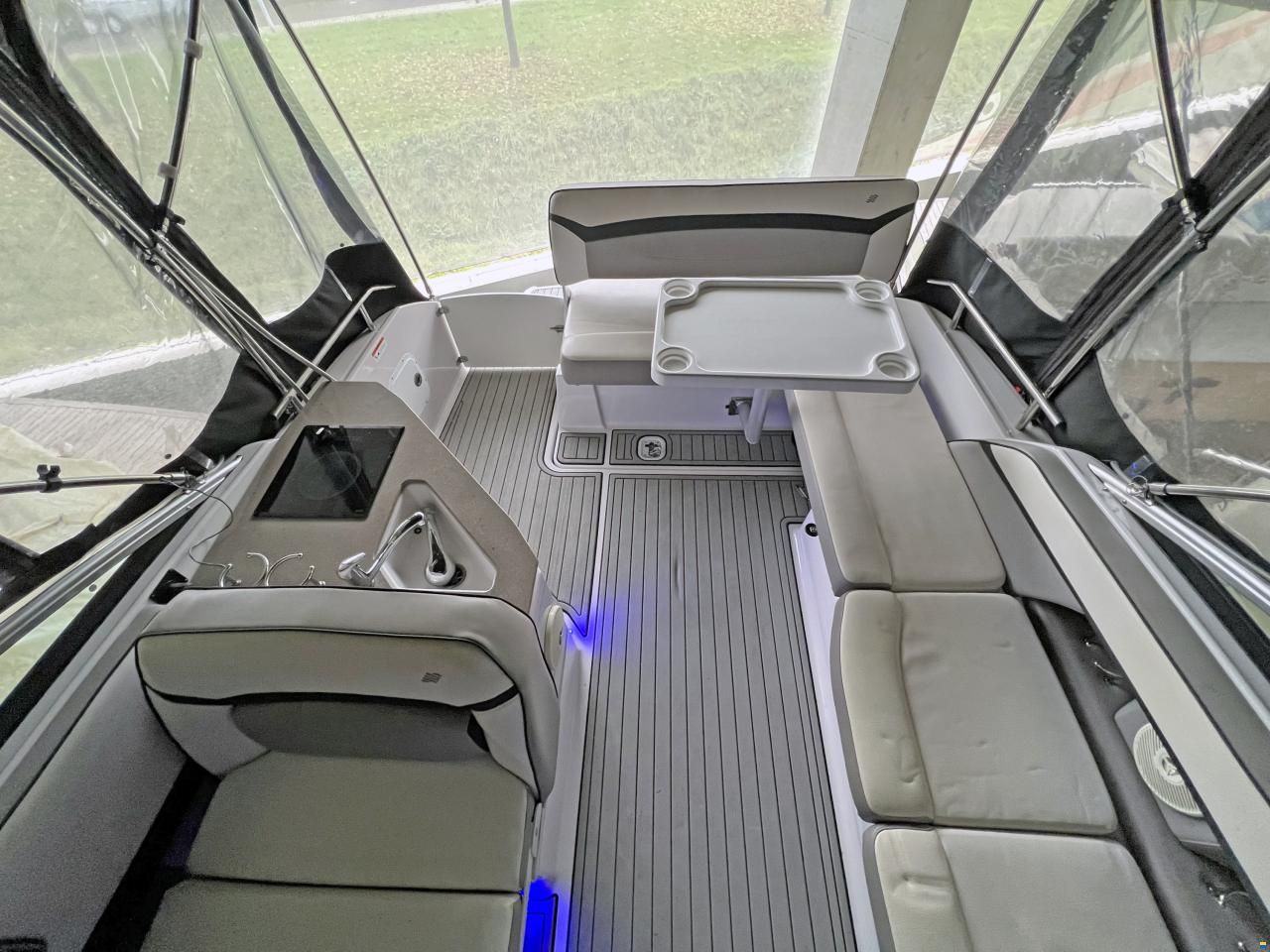 Four Winns V255