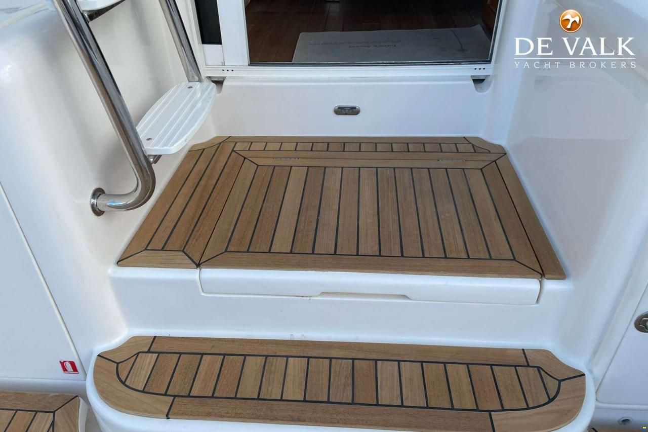 Riviera 58 Enclosed Flybridge