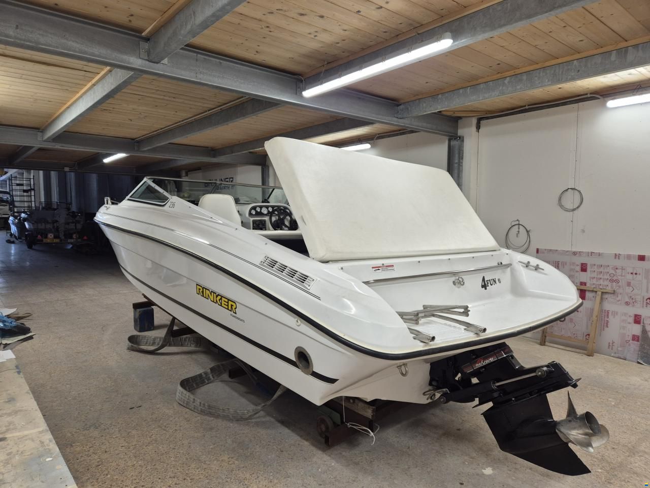 Rinker 236