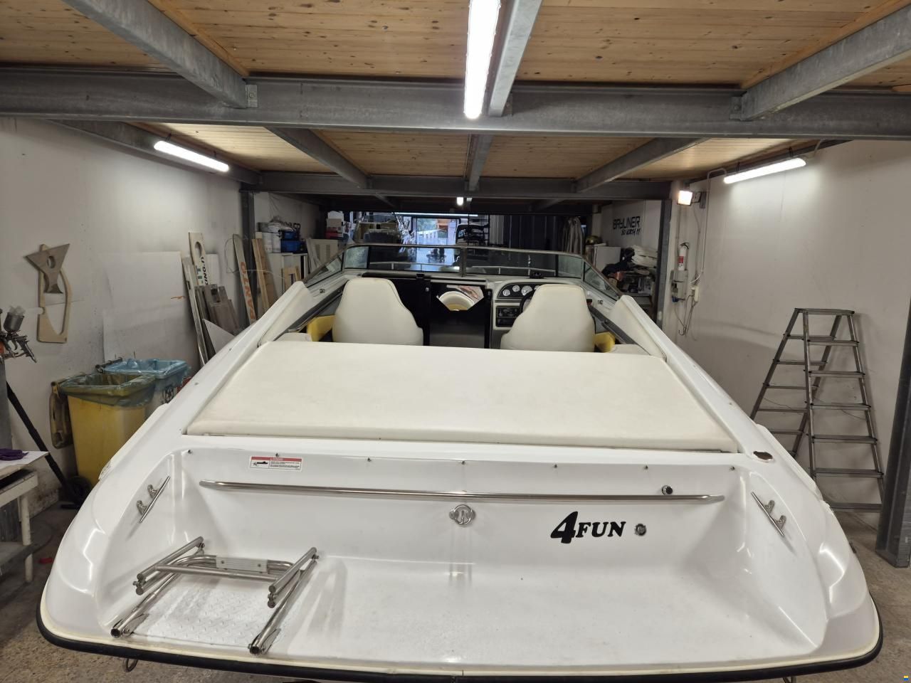 Rinker 236