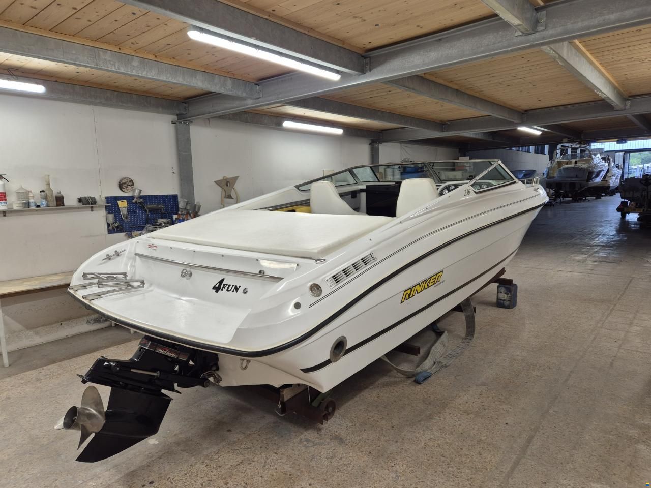 Rinker 236