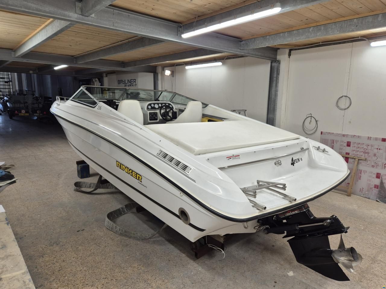 Rinker 236
