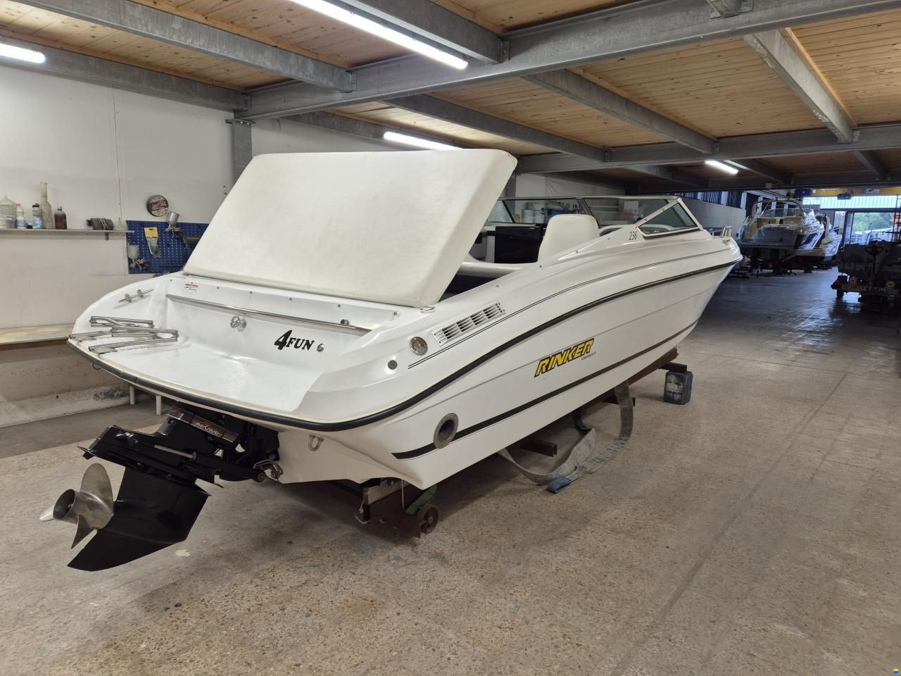 Rinker 236