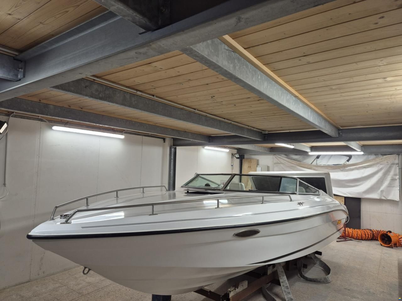 Rinker 236