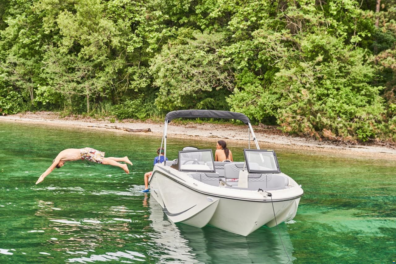 Bayliner Element M19