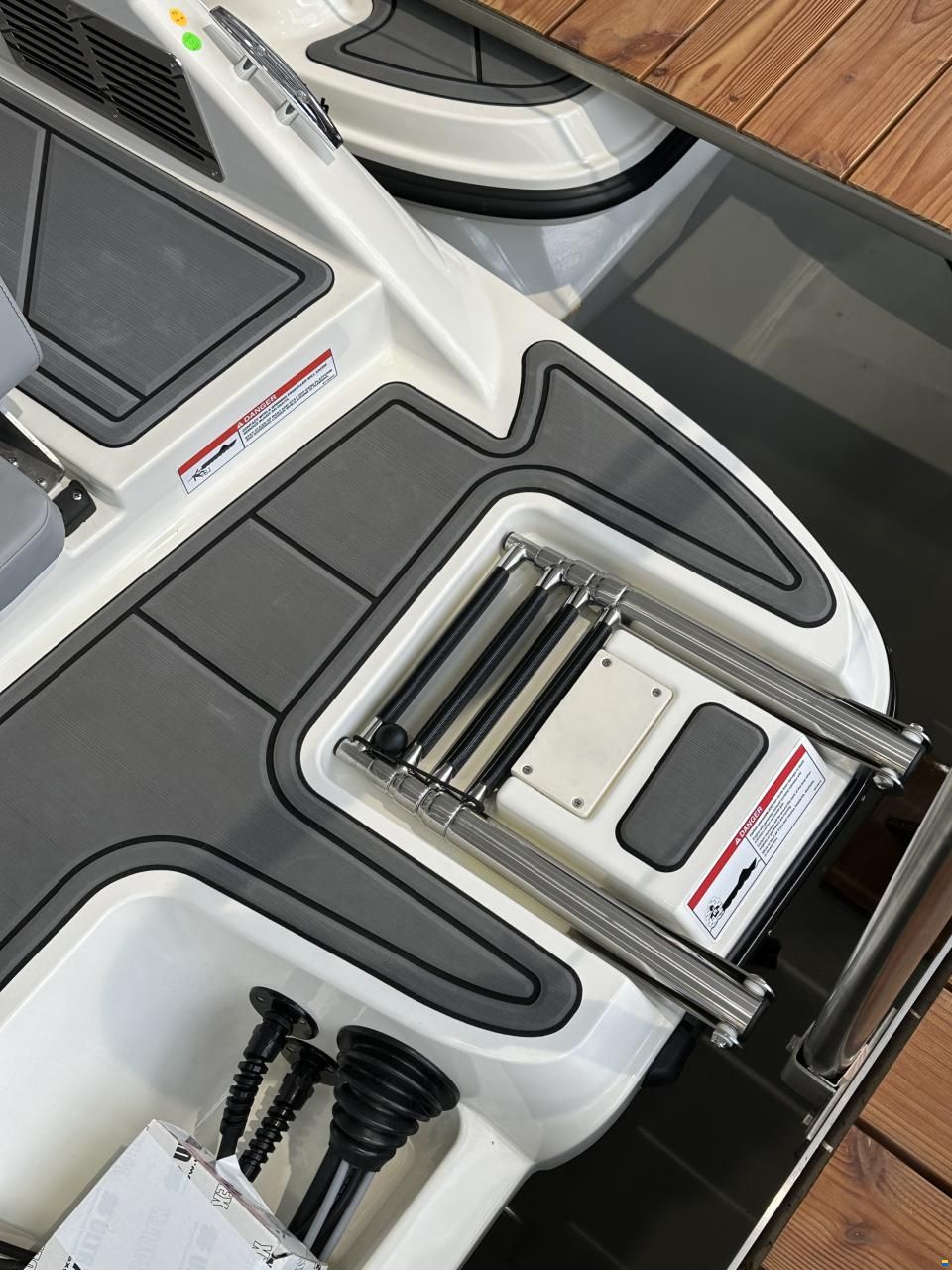 Bayliner Element M19