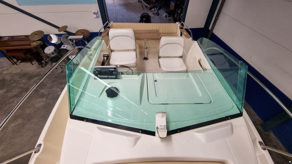 Jeanneau Merry Fisher 585 met Suzuki DF90A en tra