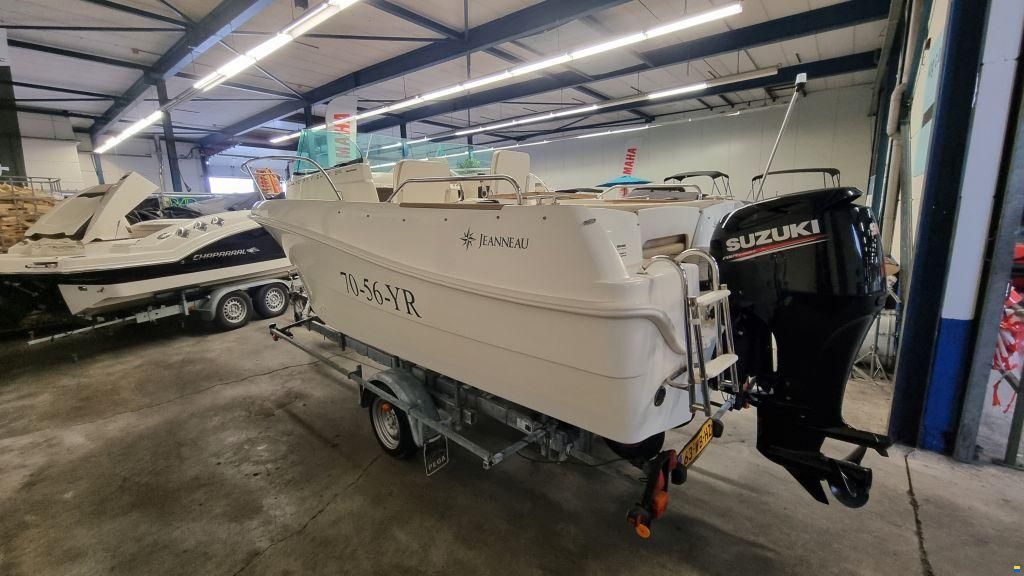 Jeanneau Merry Fisher 585 met Suzuki DF90A en tra