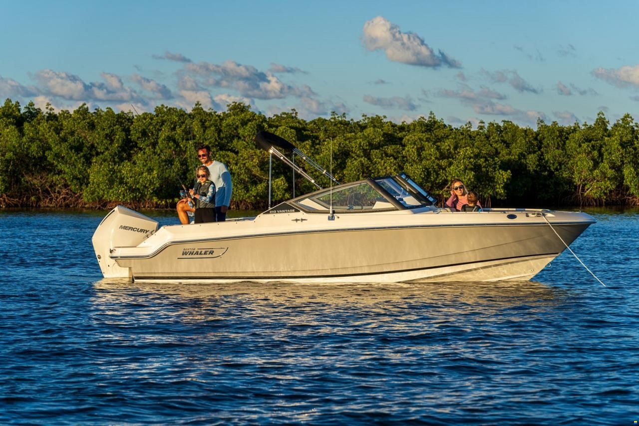 Boston Whaler 210 Vantage