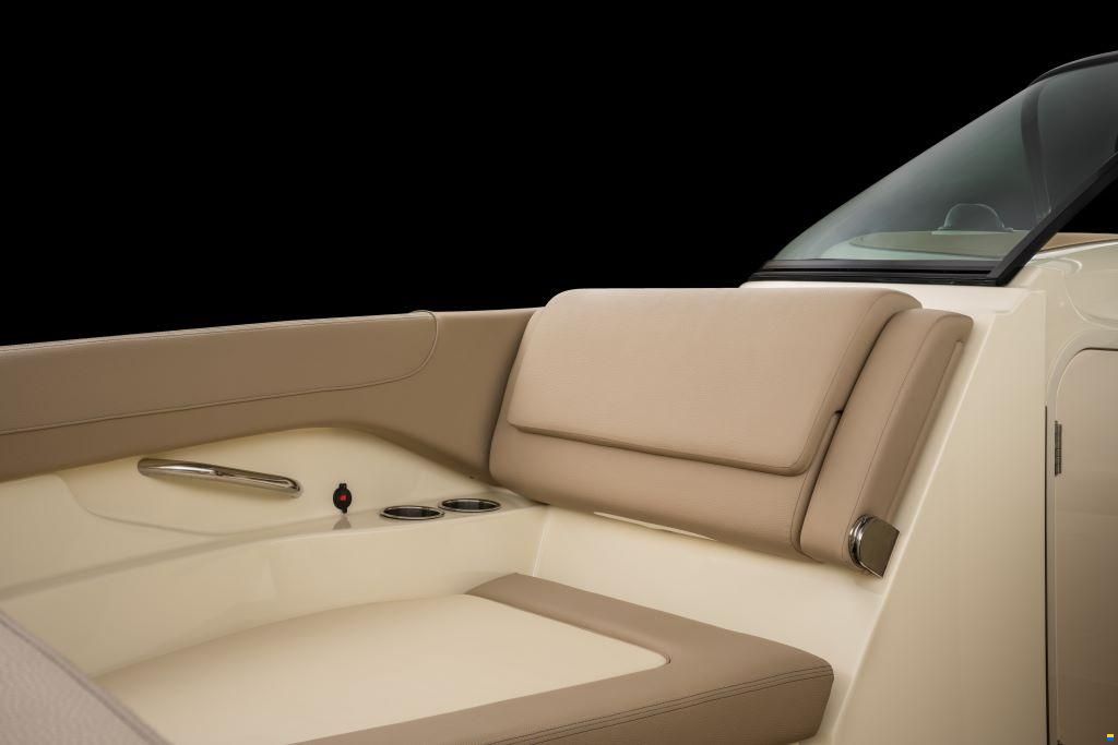 Chris Craft Calypso 28 Outboard