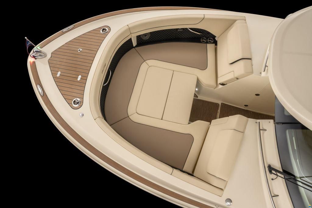 Chris Craft Calypso 32 Outboard