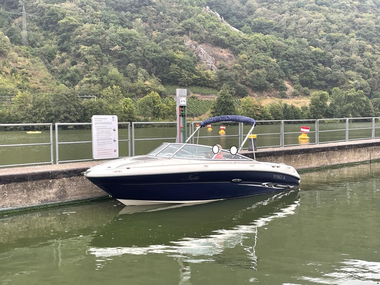 Sea Ray 220 SSE