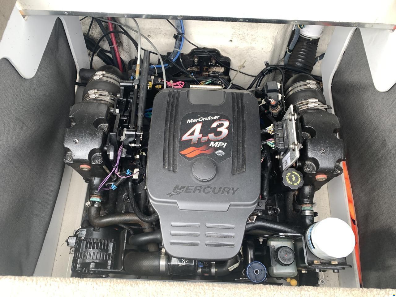 Sea Ray 220 SSE