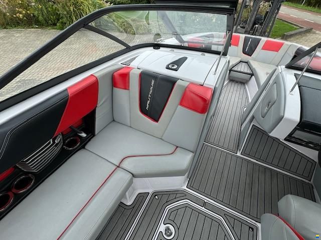 Nautique G23