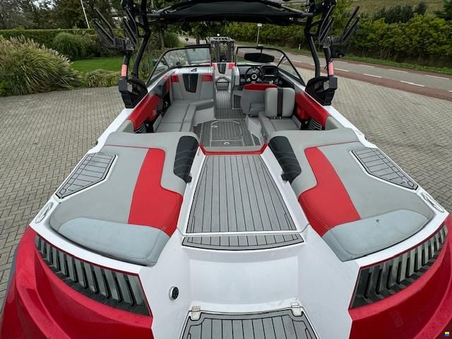 Nautique G23