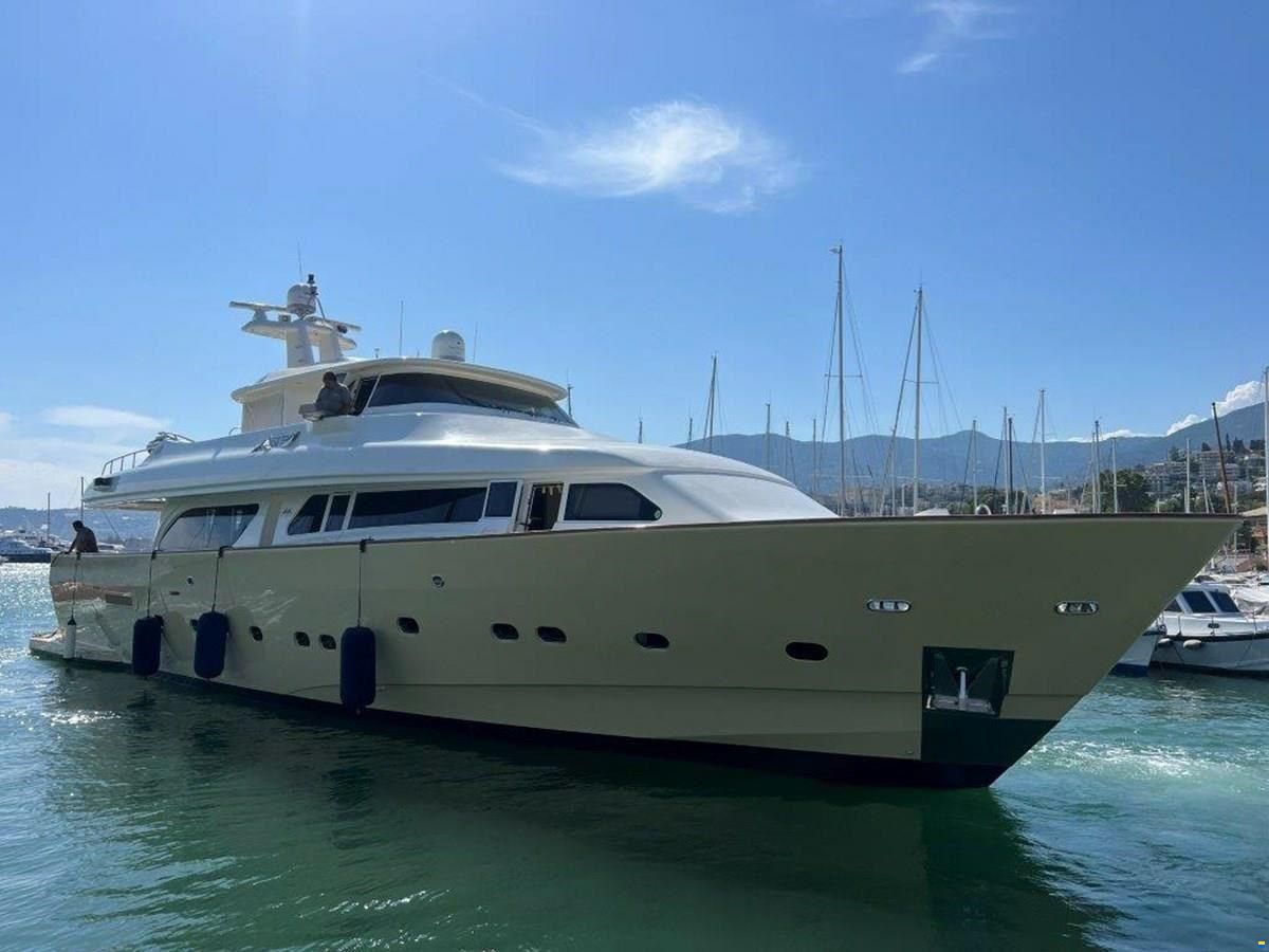 Custom Line Navetta 27