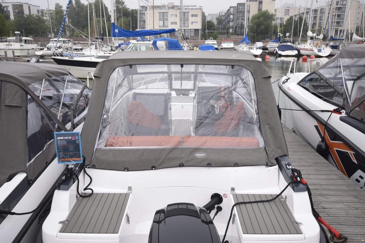 Bella 600 Bowrider