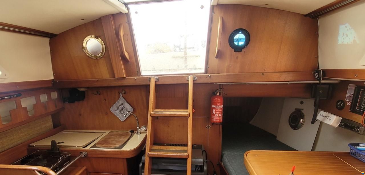 Bavaria 890